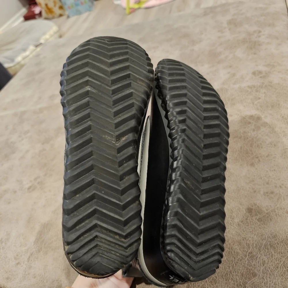 Sorel Out N' About Waterproof Boots Size 9